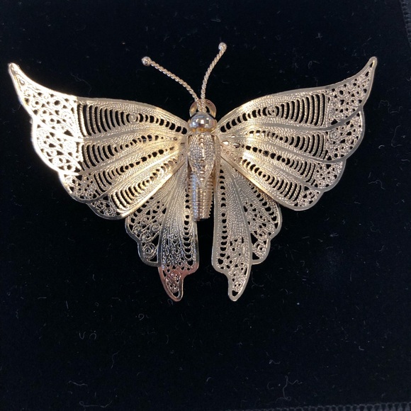 Jewelry - Vintage pin!  Very delicate looking. Buy 3 for $10